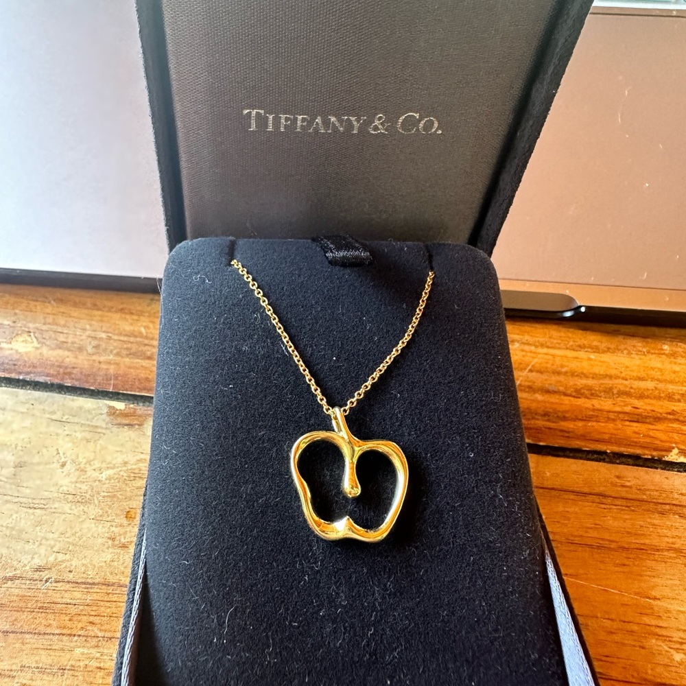 Tiffany & co Elsa Peretti Apple necklace